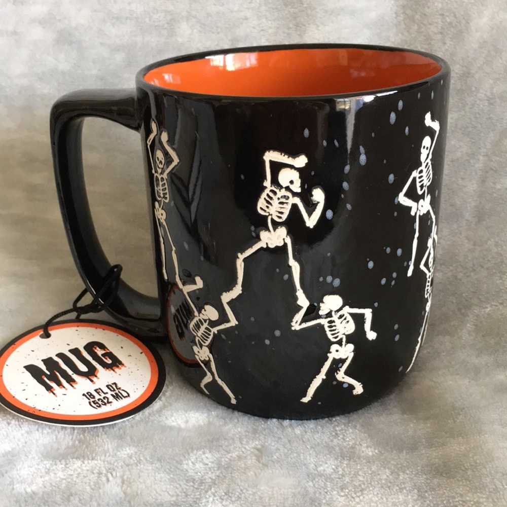 Black Halloween Skeleton Ceramic Mug NWT 18oz micro dishwash safe 4.25x 5”.